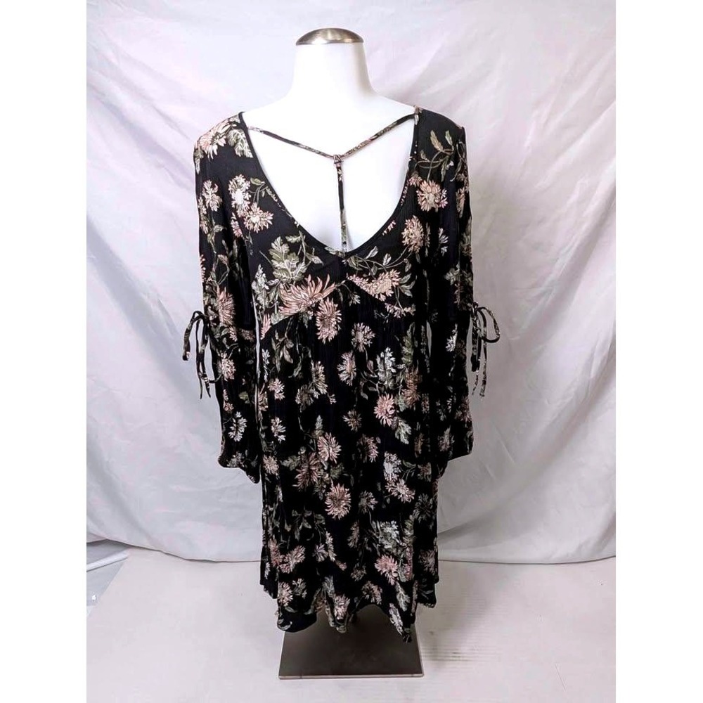 American Eagle Outfitters ~ Floral V-Neck Mini Dress ~ Black Pink Boho ~ Medium